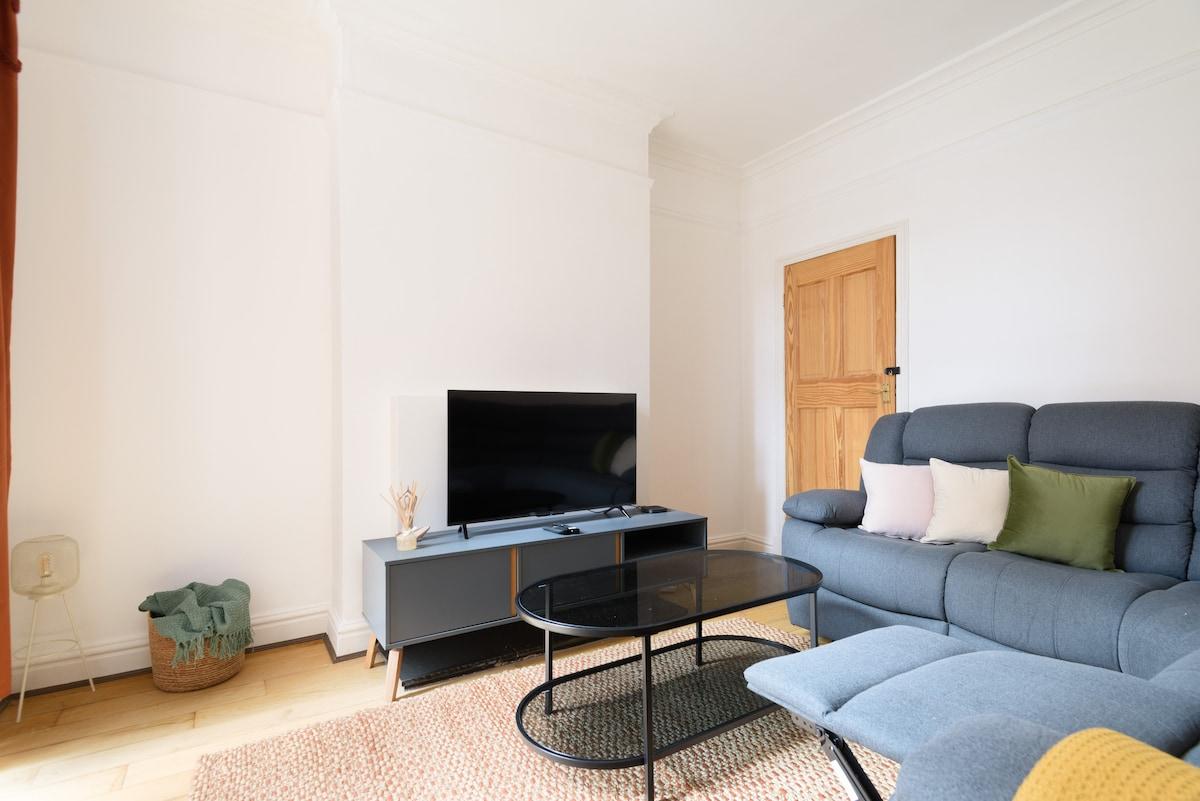 6Bedroom House with Free Parking